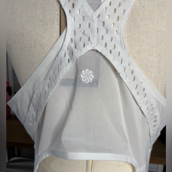 Nike Women's Mesh White Coverup LARGE NWT - Picture 5 of 16
